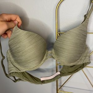 Victoria secret push up bra size 34B